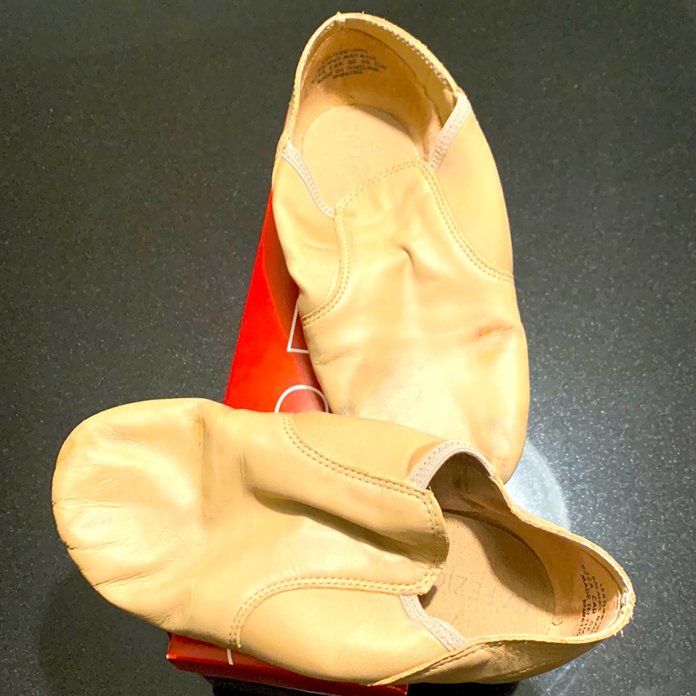Capezio size 11 Woman’s E Series Slip-on Jazz Shoes